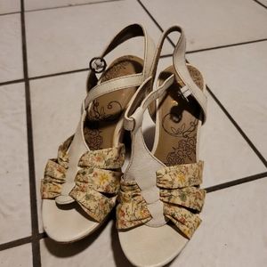 Sandals with block heel